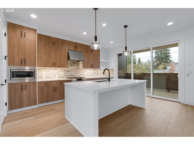 3541 Ne EMERSON St, Portland, OR 97211