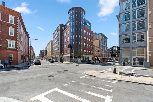 40 Fay St 206, Boston, MA 02118