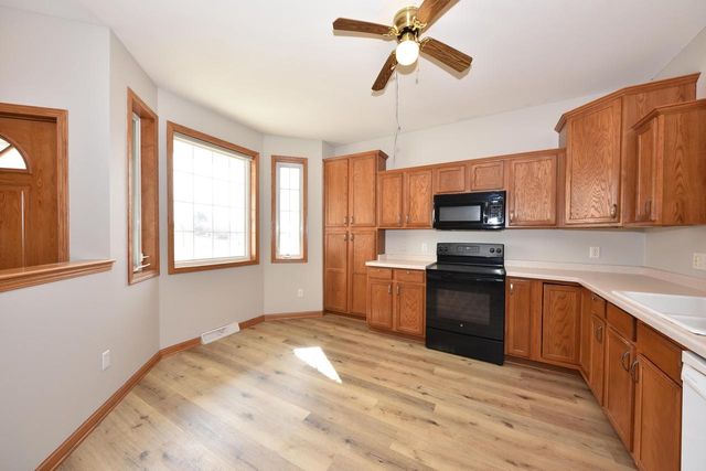 1014 Algoma DRIVE, Port Washington, WI 53074