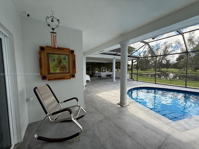 19150 S Saint Andrews Dr, Hialeah, FL 33015