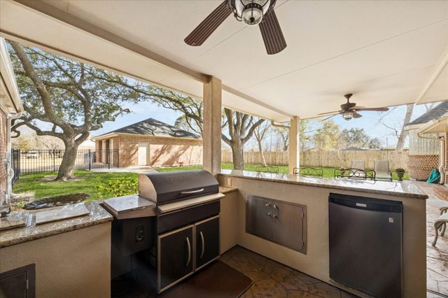 2531 Lazy Bend Street, Pearland, TX 77581