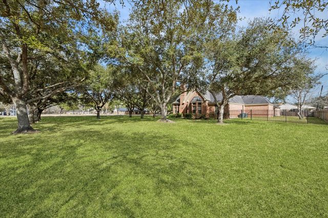 2531 Lazy Bend Street, Pearland, TX 77581