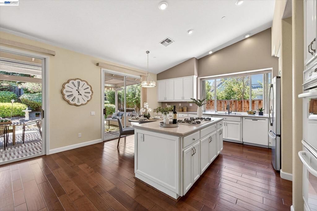 Image 15 of property listing at 285 S Sea Way, Livermore, CA 94550