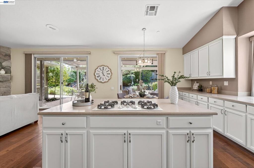Image 16 of property listing at 285 S Sea Way, Livermore, CA 94550