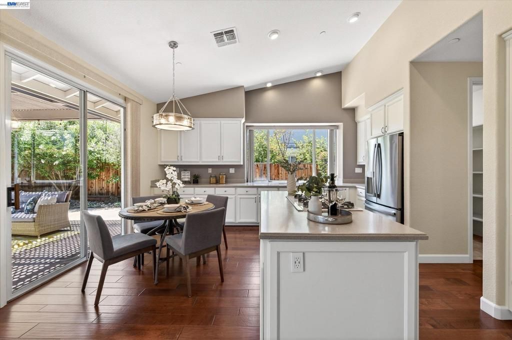 Image 17 of property listing at 285 S Sea Way, Livermore, CA 94550