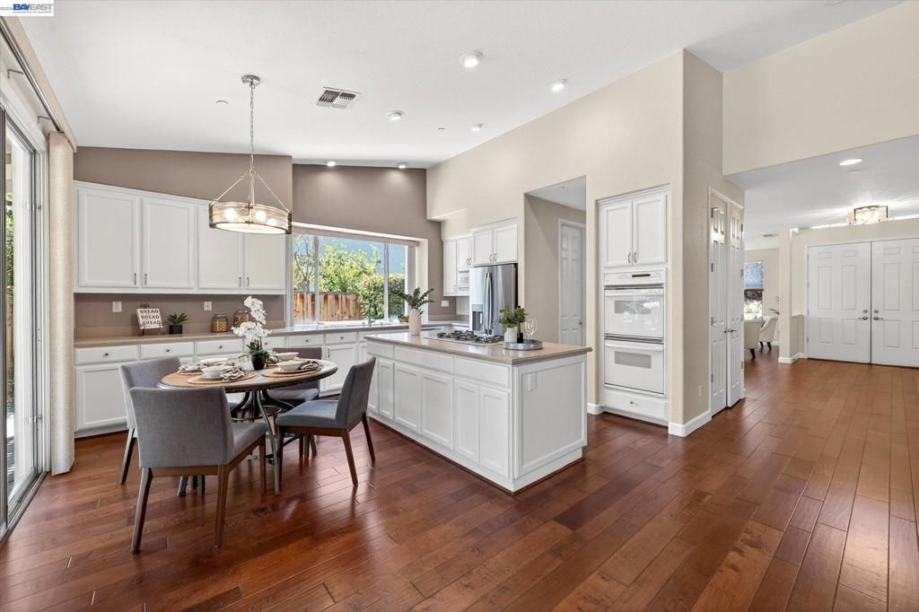 Image 18 of property listing at 285 S Sea Way, Livermore, CA 94550