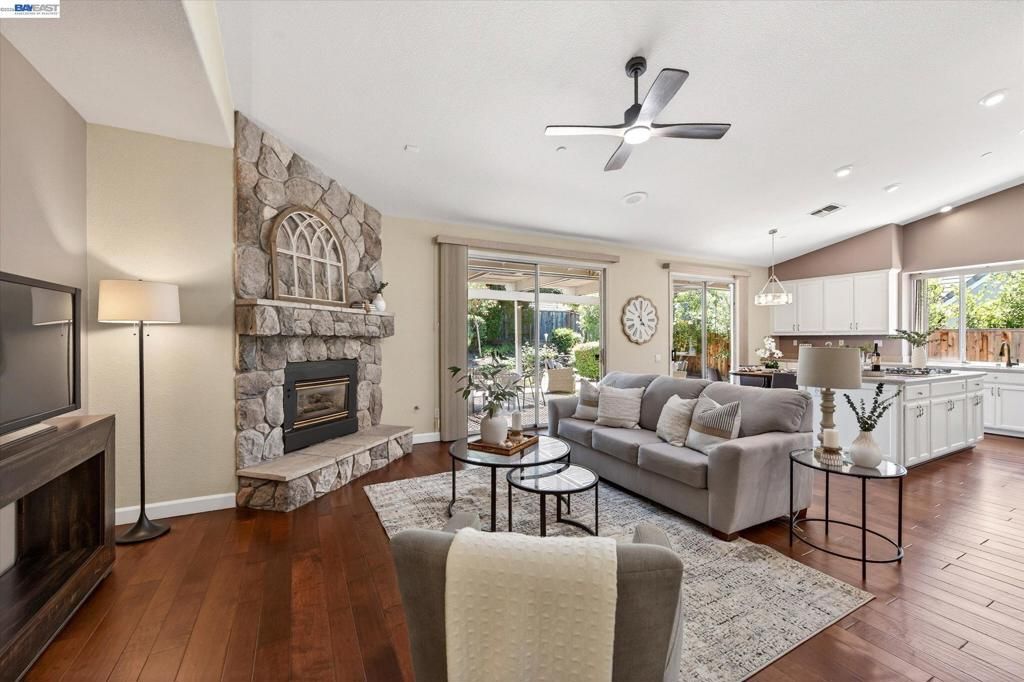 Image 24 of property listing at 285 S Sea Way, Livermore, CA 94550