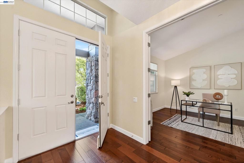 Image 4 of property listing at 285 S Sea Way, Livermore, CA 94550