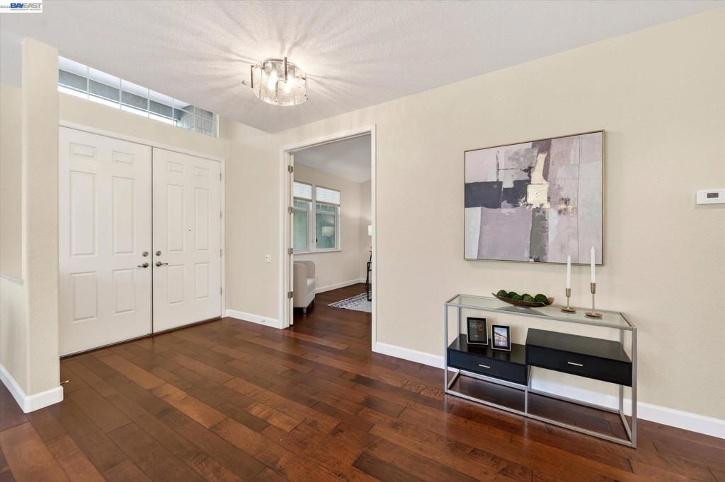 Image 5 of property listing at 285 S Sea Way, Livermore, CA 94550