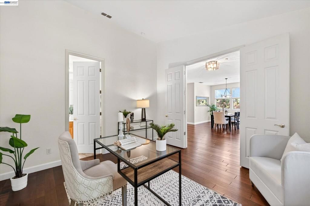 Image 7 of property listing at 285 S Sea Way, Livermore, CA 94550