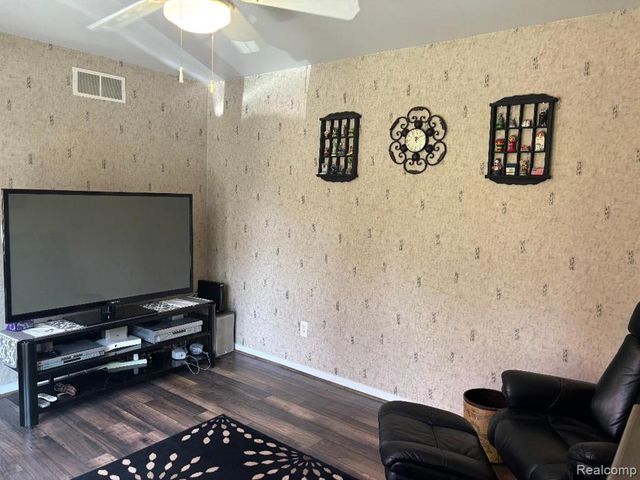 2136 Millstream Drive, Wixom, MI 48393