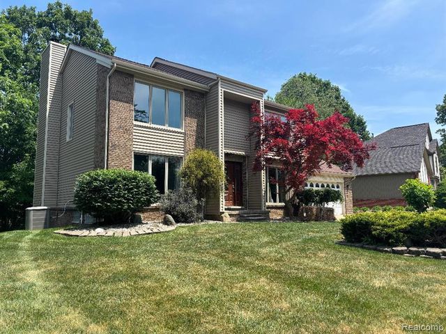 2136 Millstream Drive, Wixom, MI 48393