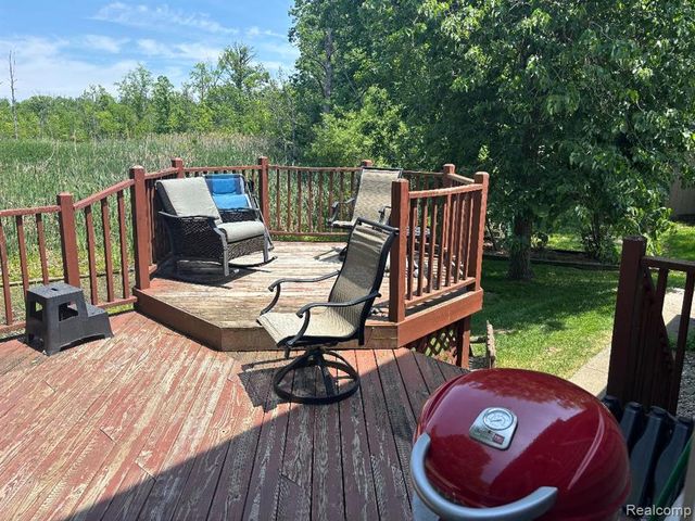 2136 Millstream Drive, Wixom, MI 48393