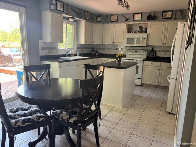 2136 Millstream Drive, Wixom, MI 48393