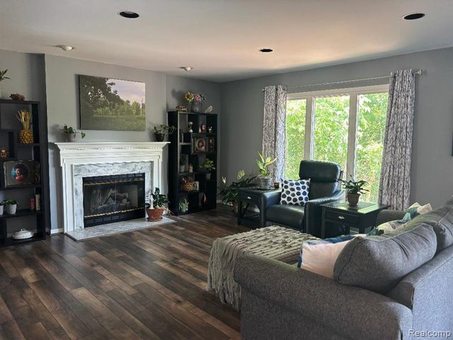 2136 Millstream Drive, Wixom, MI 48393