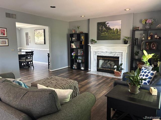 2136 Millstream Drive, Wixom, MI 48393