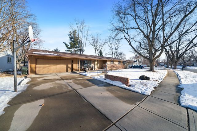 1703 WISTERIA Road, Rockford, IL 61107