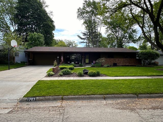 1703 WISTERIA Road, Rockford, IL 61107