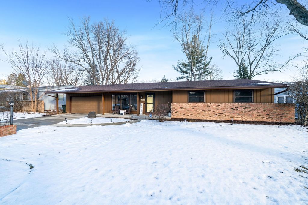 1703 WISTERIA Road, Rockford, IL 61107