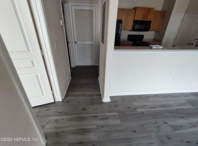 8290 GATE Parkway W 211, Jacksonville, FL 32216