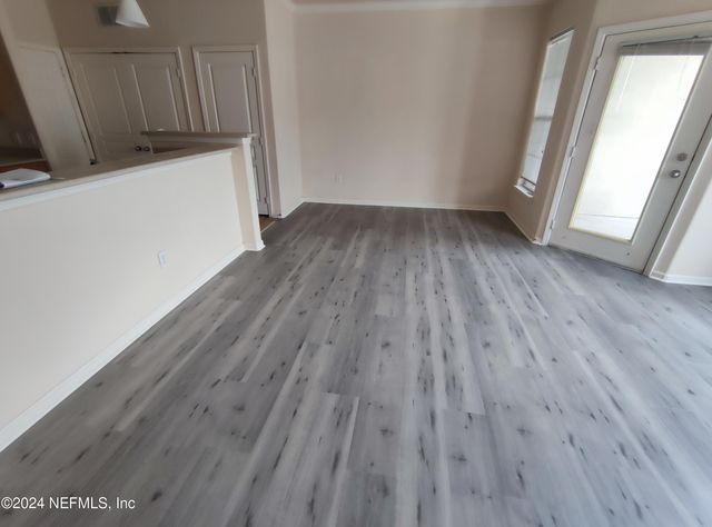 8290 GATE Parkway W 211, Jacksonville, FL 32216