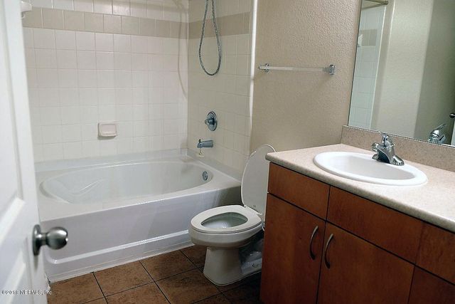 8290 GATE Parkway W 211, Jacksonville, FL 32216