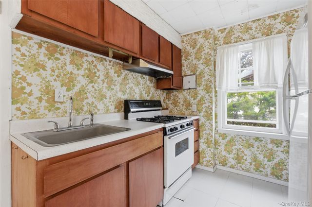 15 W Lake Boulevard, Mahopac, NY 10541