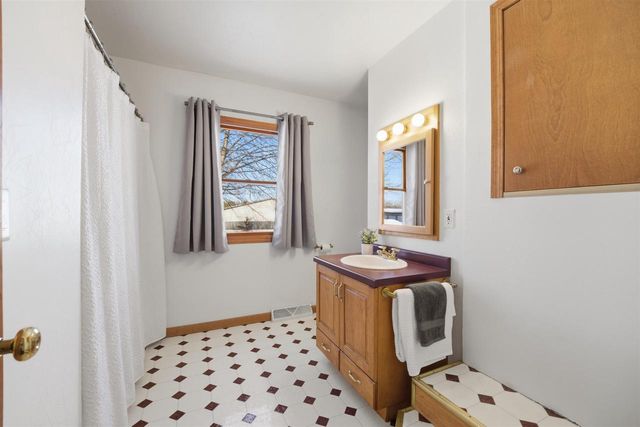 5696 GLENDALE AVENUE, Green Bay, WI 54313