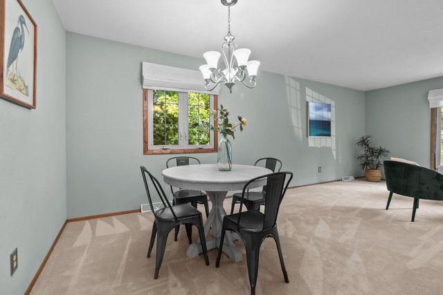 S25W27059 Winnebago WAY, Waukesha, WI 53188
