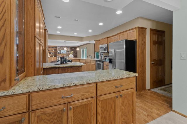 S25W27059 Winnebago WAY, Waukesha, WI 53188