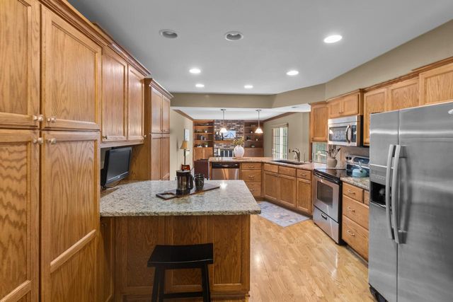 S25W27059 Winnebago WAY, Waukesha, WI 53188