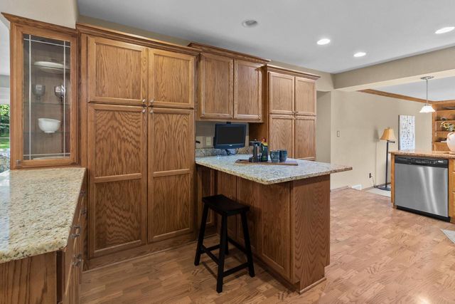 S25W27059 Winnebago WAY, Waukesha, WI 53188