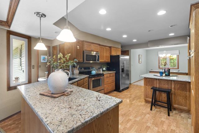 S25W27059 Winnebago WAY, Waukesha, WI 53188