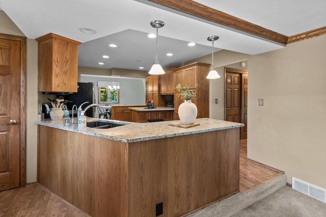 S25W27059 Winnebago WAY, Waukesha, WI 53188
