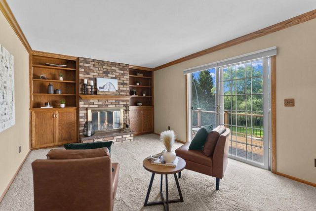 S25W27059 Winnebago WAY, Waukesha, WI 53188