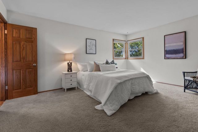 S25W27059 Winnebago WAY, Waukesha, WI 53188