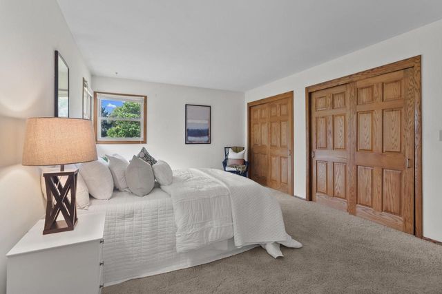 S25W27059 Winnebago WAY, Waukesha, WI 53188