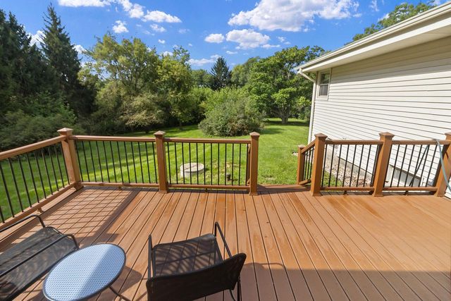 S25W27059 Winnebago WAY, Waukesha, WI 53188
