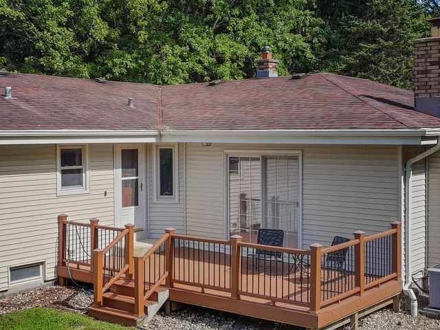 S25W27059 Winnebago WAY, Waukesha, WI 53188