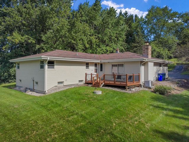 S25W27059 Winnebago WAY, Waukesha, WI 53188