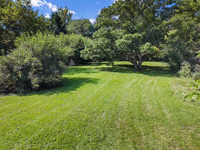 S25W27059 Winnebago WAY, Waukesha, WI 53188