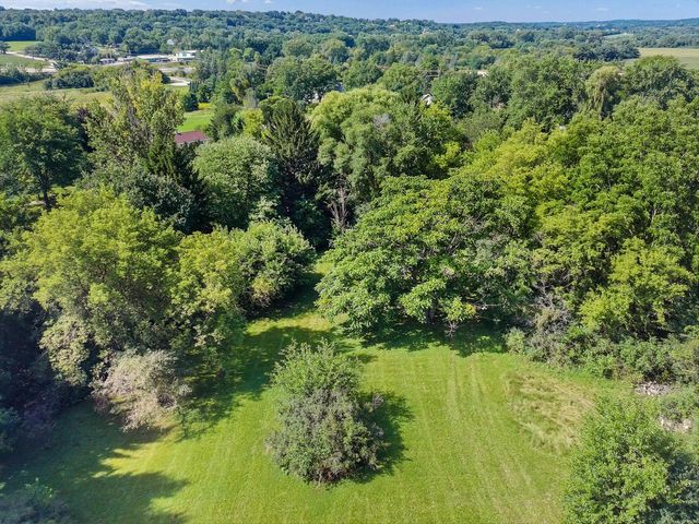 S25W27059 Winnebago WAY, Waukesha, WI 53188