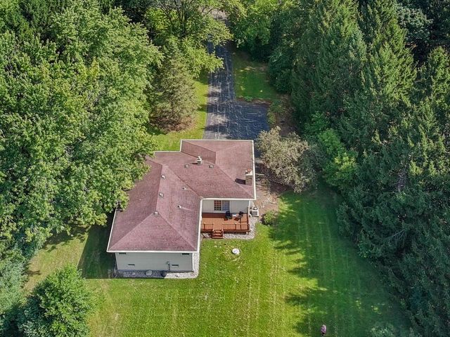 S25W27059 Winnebago WAY, Waukesha, WI 53188