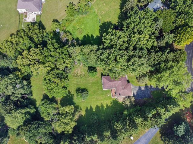 S25W27059 Winnebago WAY, Waukesha, WI 53188
