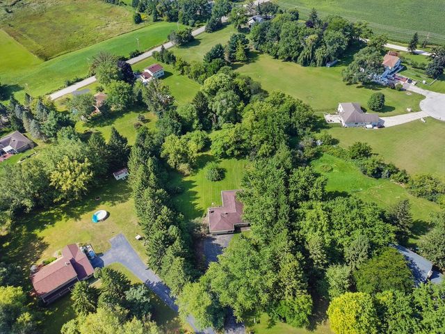 S25W27059 Winnebago WAY, Waukesha, WI 53188