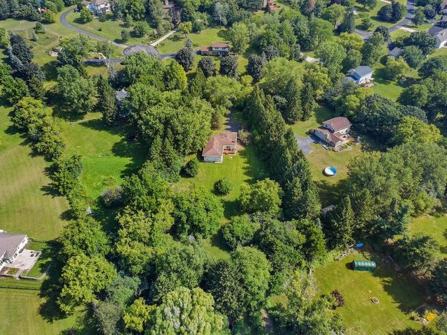 S25W27059 Winnebago WAY, Waukesha, WI 53188
