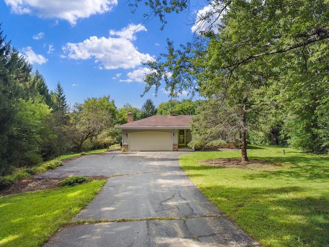 S25W27059 Winnebago WAY, Waukesha, WI 53188