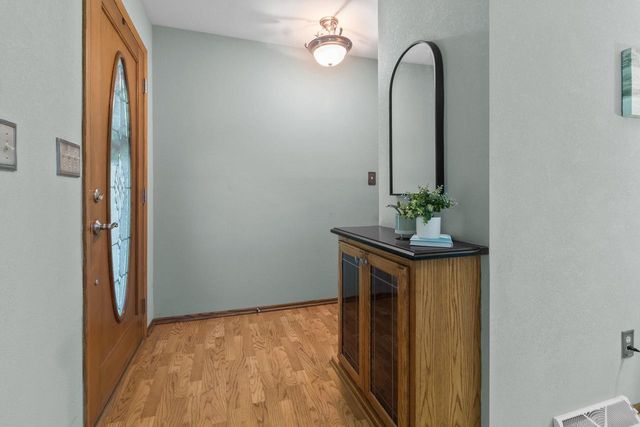 S25W27059 Winnebago WAY, Waukesha, WI 53188