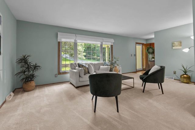 S25W27059 Winnebago WAY, Waukesha, WI 53188
