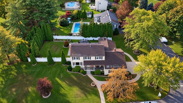 4 Old Homestead Rd, Methuen, MA 01844